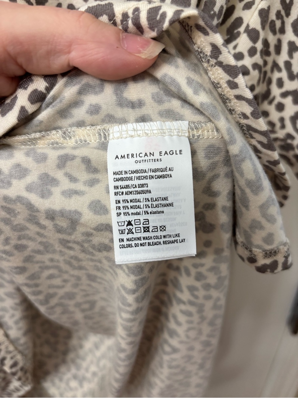 American Eagle Soft & Sexy Leopard Print V-Neck Top Women’s Size Medium - Picture 5 of 6